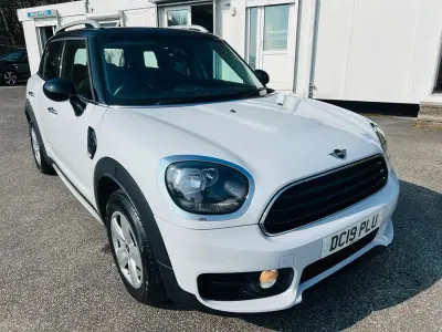 Begagnad Mini Cooper Classic 2019 Vit Halvkombi