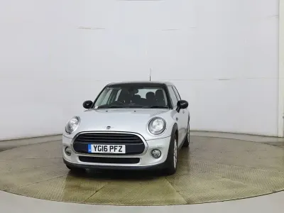 Usado Mini Cooper D Hatch 2016 Plateado Utilitario