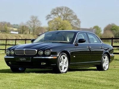 Usado Jaguar XJ Executive 207 HP (152 kW) 2006 Preto Sedan
