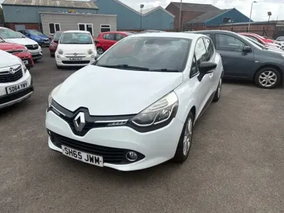 Used Renault Clio IV Dynamique 75 HP (55 kW) 2015 White Hatchback