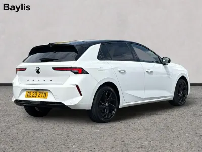 Used Vauxhall Astra S 128 HP (94 kW) 2023 White Hatchback