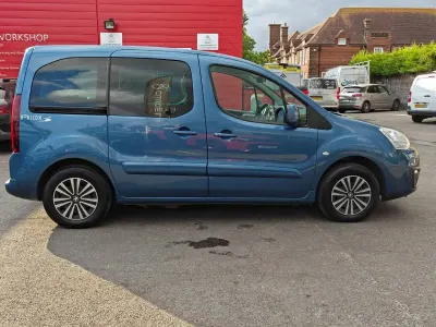 Used Peugeot TePee Allure 98 HP (72 kW) 2018 Blue MPV