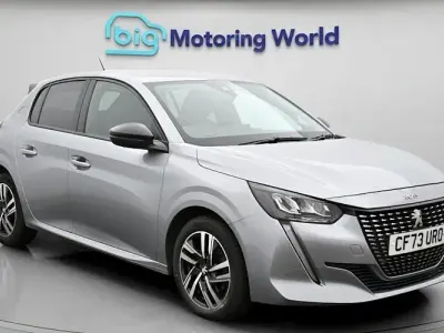 Second-hand Peugeot 208 Allure+ 131 CP (96 kW) 2023 Gri Hatchback