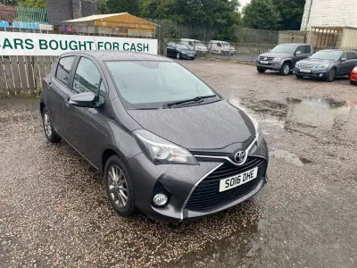 Used Toyota Yaris 99 HP (72 kW) 2016 Grey Hatchback