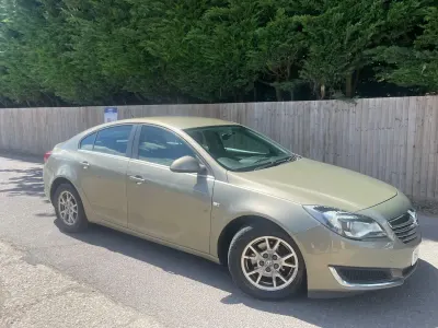 Used Vauxhall Insignia Design Edition 163 HP (119 kW) 2014 Green Hatchback