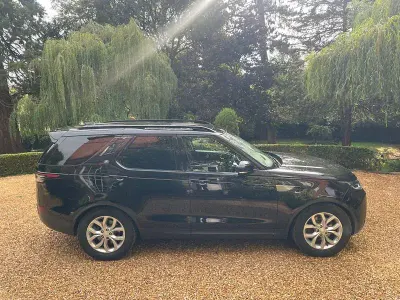 Used Land Rover Discovery 5 SE 240 HP (176 kW) 2018 Santorini black SUV