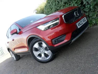 Used Volvo XC40 Momentum 163 HP (119 kW) 2022 Red SUV