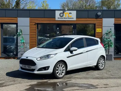 Begagnad Ford Fiesta Titanium 75 HK (55 kW) 2015 Vit Halvkombi