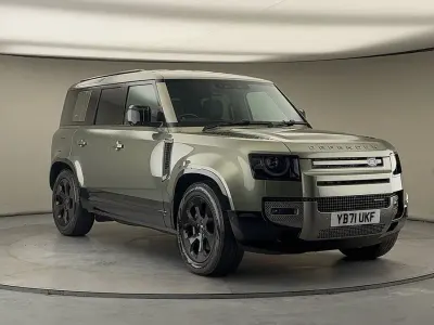 Usado Land Rover Defender SE Dynamic 300 HP (220 kW) 2021 Verde SUV
