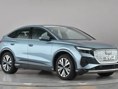 Usado Audi Q4 Sportback e-tron Sport 150 kW (204 HP) 2022 Azul SUV