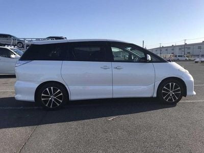 Used Toyota Estima 170 HP (125 kW) 2013 Pearl white MPV