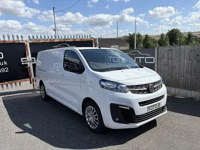 Used Vauxhall Vivaro 100 HP (73 kW) 2023 Kaolin white (brilliant) MPV