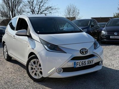 Used Toyota Aygo X-pure 69 HP (50 kW) 2015 White Hatchback