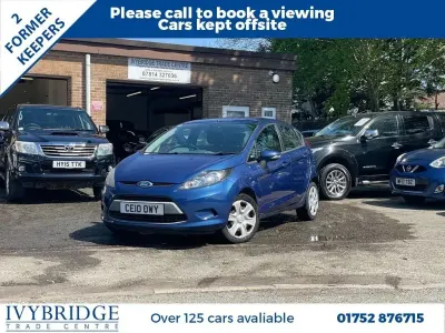 Begagnad Ford Fiesta 82 HK (60 kW) 2010 Blå Halvkombi