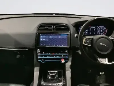 Begagnad Jaguar F-Pace Chequered Flag 180 HK (132 kW) 2020 Svart SUV