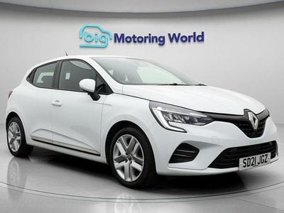 Used Renault Clio V Play 72 HP (52 kW) 2020 White Hatchback