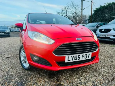 Begagnad Ford Fiesta Zetec 2016 Röd Halvkombi
