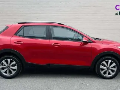 Begagnad Kia Stonic 99 HK (72 kW) 2023 Röd SUV