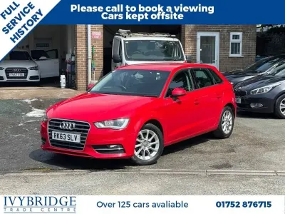 Usado Audi A3 Sportback Design 122 CV (89 kW) 2013 Rojo Utilitario
