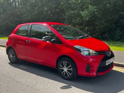 Used Toyota Yaris Active 69 HP (50 kW) 2015 Red Hatchback