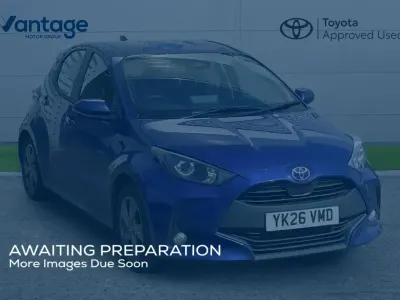 Used Toyota Yaris 113 HP (83 kW) 2026 Blue Hatchback