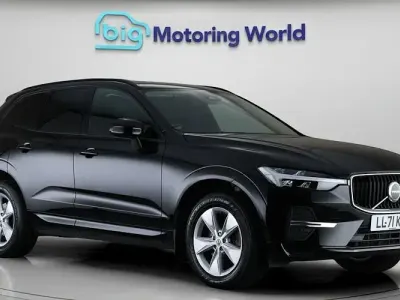 Begagnad Volvo XC60 Momentum 250 HK (183 kW) 2021 Svart SUV