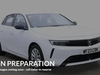 Used Vauxhall Astra Design Edition 131 HP (96 kW) 2023 White Hatchback
