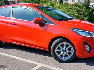 Used Ford Fiesta Zetec 70 HP (51 kW) 2017 Red Hatchback