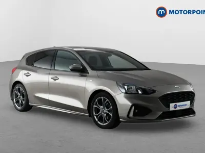 Used Ford Focus ST-Line 125 HP (91 kW) 2019 Silver Hatchback