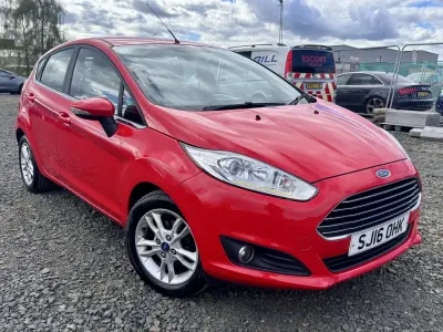 Usado Ford Fiesta Zetec 2016 Rojo Utilitario