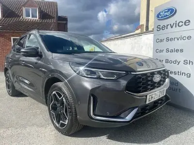 Käytetty Ford Kuga ST-Line X 243 HP (178 kW) 2025 Harmaa Katumaasturi