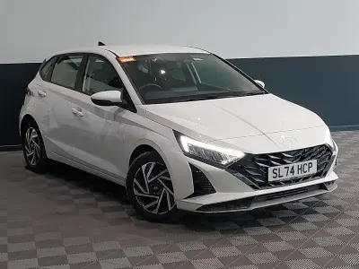 Used Hyundai i20 Advanced 100 HP (73 kW) 2024 White Hatchback