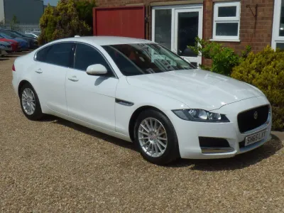 Used Jaguar XF Prestige 160 HP (117 kW) 2015 White Sedan
