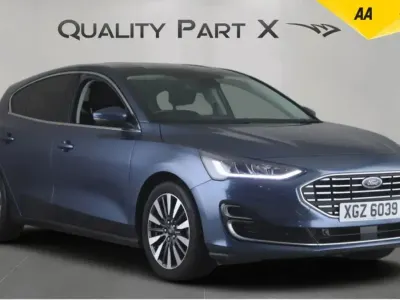 Gebraucht Ford Focus Titanium 125 PS (91 kW) 2022 Blau Kleinwagen