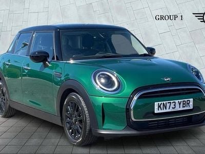 Begagnad Mini Cooper Classic 136 HK (100 kW) 2023 Grön Halvkombi