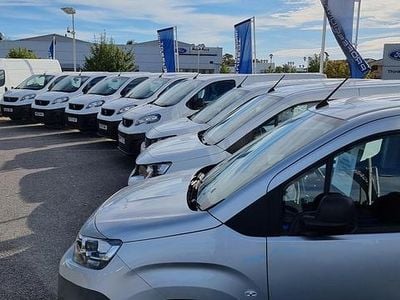 Ice white Used 2025 Peugeot Boxer Business-Line Van | £27,995