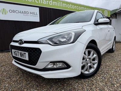 Used Hyundai i20 SE 84 HP (61 kW) 2017 White Hatchback