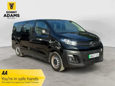 Usado Vauxhall Vivaro 100 kW (136 CV) 2023 Negro Monovolumen