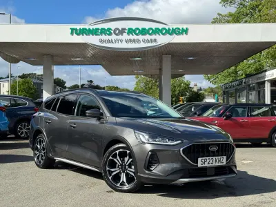 Begagnad Ford Focus Active X 2023 Grå Kombi