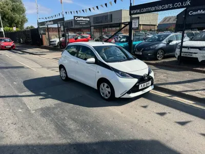 Used Toyota Aygo X-play 69 HP (50 kW) 2016 White Hatchback
