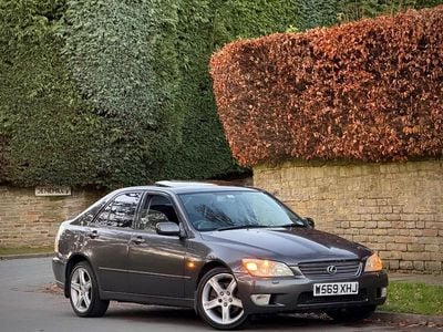 Grey Used 2000 Lexus IS200 Sedan | £3,450