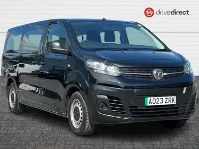 Usado Vauxhall Vivaro 100 kW (136 HP) 2023 Preto Monovolume