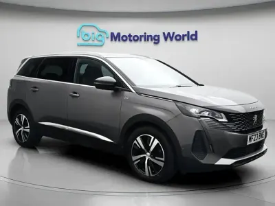Usado Peugeot 5008 GT 130 HP (95 kW) 2023 Cinzento SUV