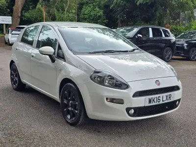 Used Fiat Punto Easy Plus 69 HP (50 kW) 2016 White Hatchback