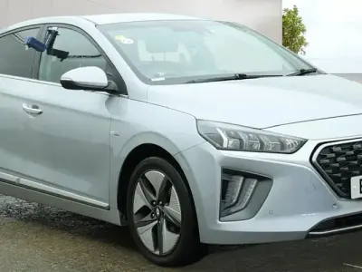 Begagnad Hyundai Ioniq Premium SE 141 HK (103 kW) 2021 Silver Halvkombi