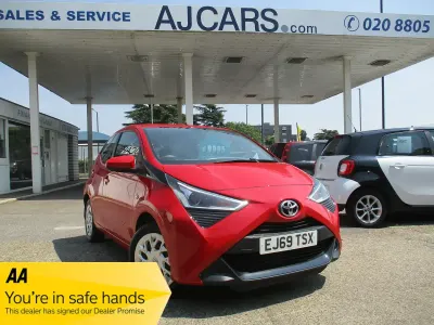 Used Toyota Aygo X-play 72 HP (52 kW) 2019 Red Hatchback