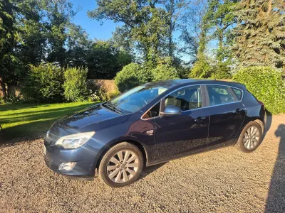 Used Vauxhall Astra Elite 165 HP (121 kW) 2011 Blue Hatchback