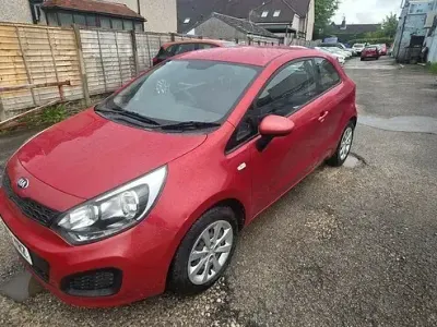 Usado Kia Rio 84 CV (61 kW) 2012 Rojo