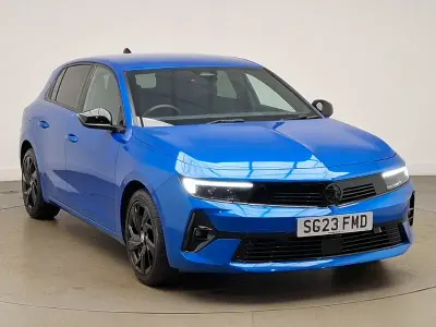 Gebraucht Vauxhall Astra 130 PS (95 kW) 2023 Blau Kleinwagen