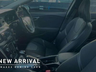 Used Volvo V40 Momentum 120 HP (88 kW) 2018 Blue Hatchback